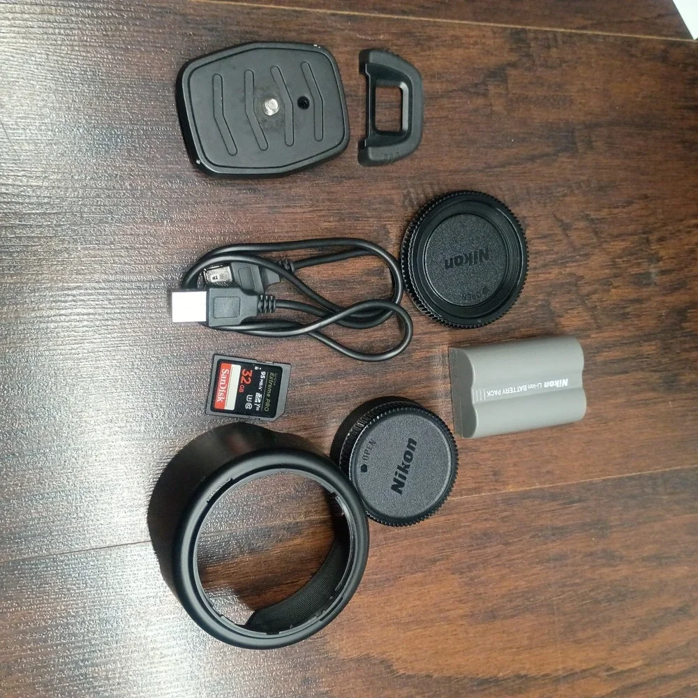 Nikon D80 10.2MP Digital SLR Camera Bundle 18-55mm VR 55-200mm ED 32GB Card Case